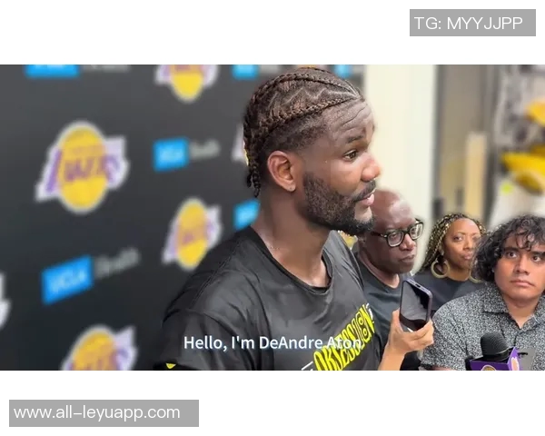 艾顿分享东契奇圣诞礼物喜悦瞬间感谢圣诞老人带来的惊喜