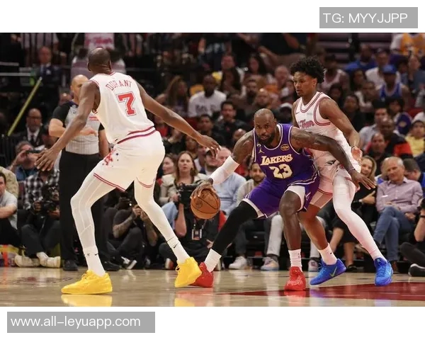 墨菲22投12中砍下34分9篮板5助攻2抢断1盖帽三分球表现出色 墨菲22投12中砍下34分9篮板5助攻2抢断1盖帽三分球表现出色